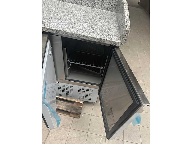 Horeca-apparatuur - aaps903pz - gekoelde pizzakast met 3 deuren op poten - afbeelding 3 van  4