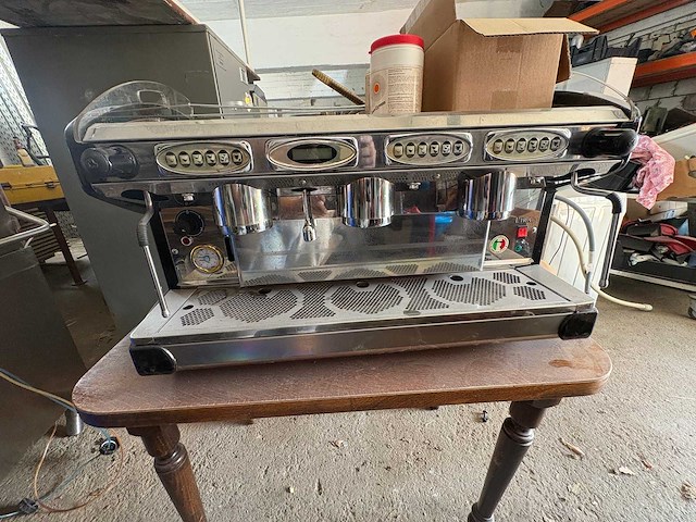 Horeca coffee and espresso machines - afbeelding 1 van  7