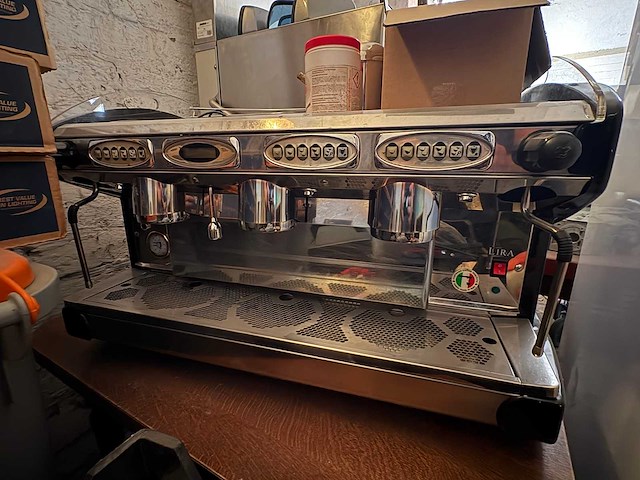Horeca coffee and espresso machines - afbeelding 3 van  7