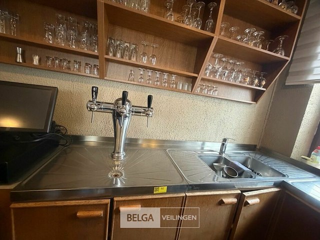 Horeca-meubel met volledige tooginstallatie - afbeelding 6 van  9