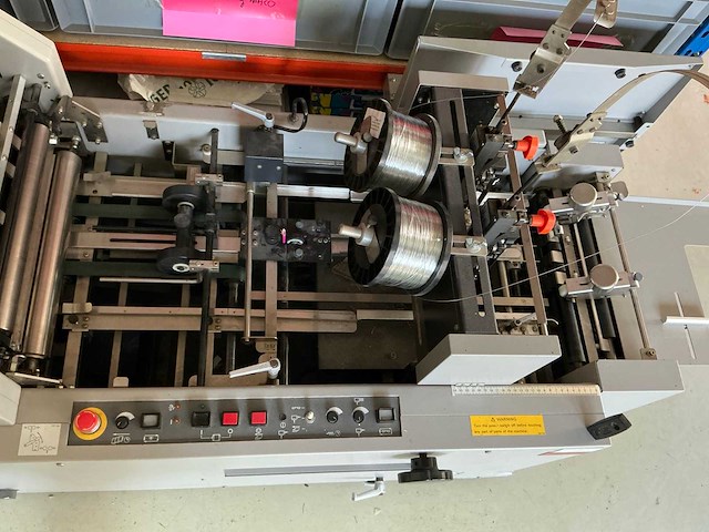 Horizon spf-10ii vouw- en nietmachine met voorsnijder - afbeelding 3 van  6