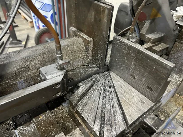 Horizontale beugelzaagmachine mep shark 280, bouwjaar 1999. voorzien van een vermogen van 1,9 kw en een aansluiting van 400 v, 3 fasen. - afbeelding 2 van  4