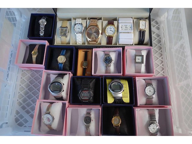 Horloges - diverse merken - polshorloge (20x) - afbeelding 1 van  1