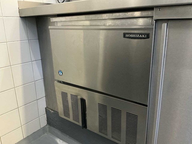 Hoshiizaki ijsblokjesmachine met opslagbak - afbeelding 1 van  3