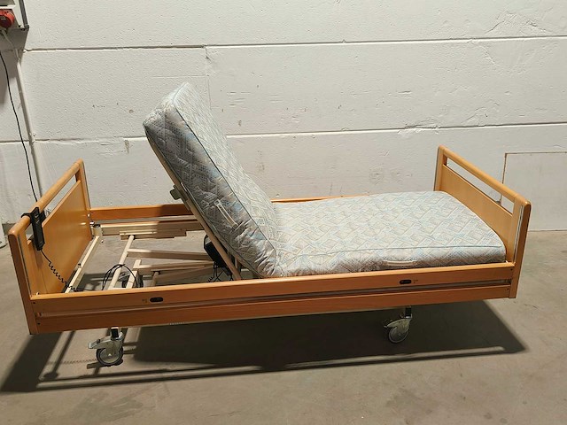 Hospital bed invacare - afbeelding 7 van  8