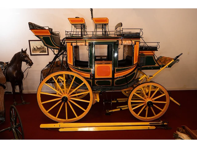 Hotel coach - afbeelding 12 van  47