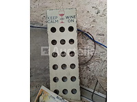 Houd de wijnfleshouder - afbeelding 1 van  1