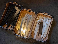 Houders reksystemen, goudkleur, zwart en wit - afbeelding 5 van  5