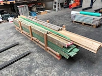 Hout balk diverse bouwmaterialen - afbeelding 2 van  3