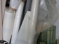 Hout resten en rollen plastiekfolie - afbeelding 4 van  5