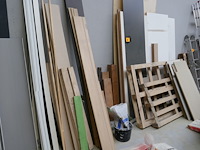 Hout resten en rollen plastiekfolie - afbeelding 5 van  5