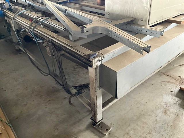Houtbewerkingsmachine voor productie van tuinschermen - afbeelding 4 van  16