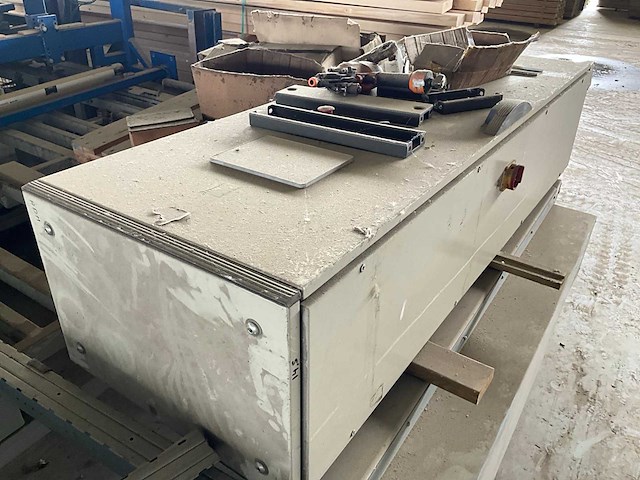 Houtbewerkingsmachine voor productie van tuinschermen - afbeelding 5 van  16