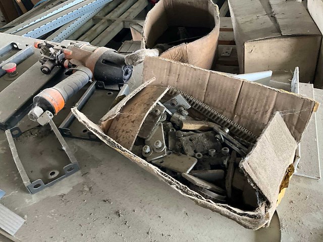 Houtbewerkingsmachine voor productie van tuinschermen - afbeelding 7 van  16