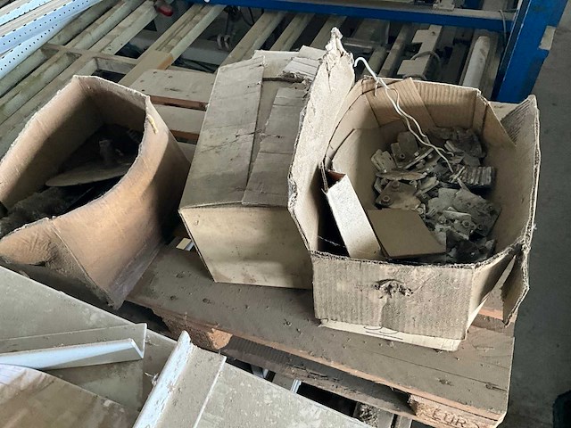 Houtbewerkingsmachine voor productie van tuinschermen - afbeelding 8 van  16