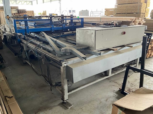 Houtbewerkingsmachine voor productie van tuinschermen - afbeelding 1 van  16