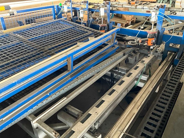 Houtbewerkingsmachine voor productie van tuinschermen - afbeelding 12 van  16