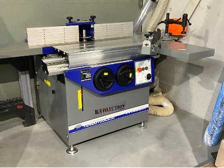 Houtbewerkingsmachines en stalen deuren