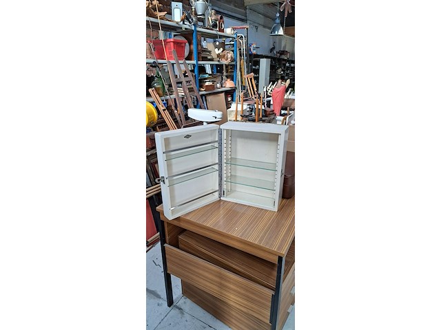 Houten apotheekkastje sanitex - afbeelding 2 van  3