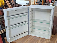 Houten apotheekkastje sanitex - afbeelding 2 van  3