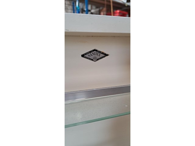 Houten apotheekkastje sanitex - afbeelding 3 van  3