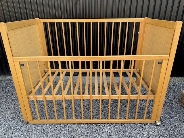 Houten babybedje - afbeelding 2 van  2