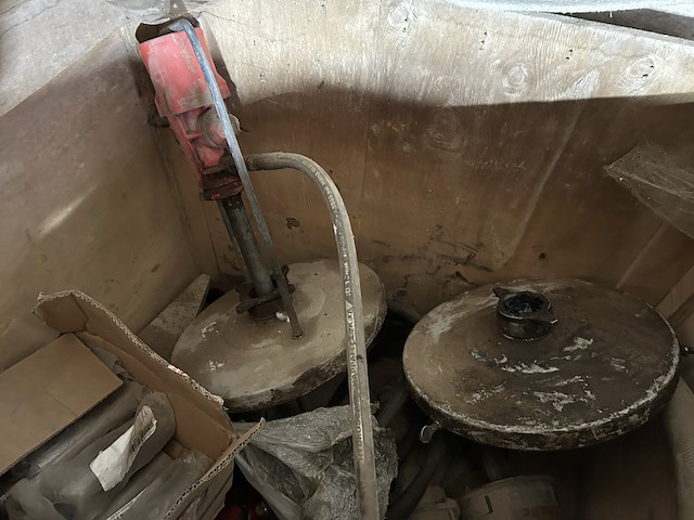 Houten bak met diversen - afbeelding 2 van  4