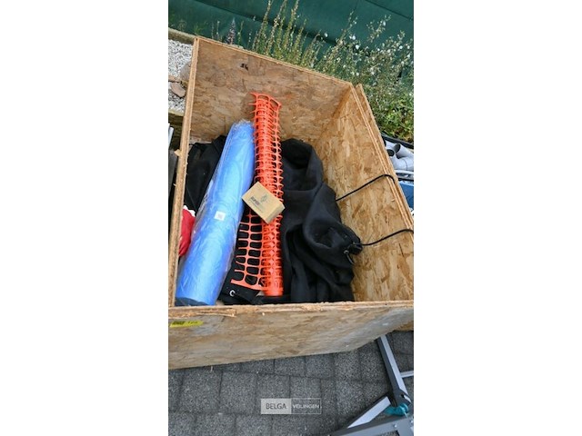 Houten bak met netten - afbeelding 1 van  1