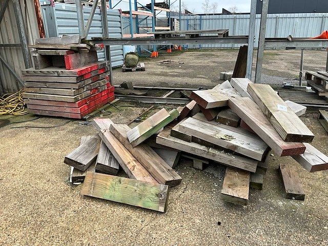 Houten balken (65x) - afbeelding 1 van  5