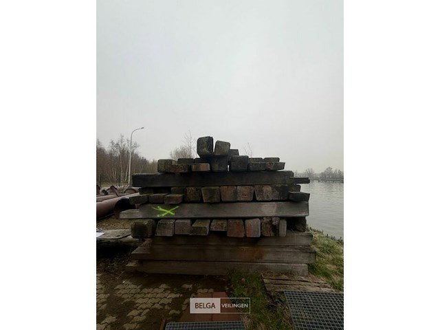 Houten balken l400 cm - afbeelding 1 van  2