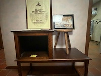 Houten bank + divers - afbeelding 1 van  4