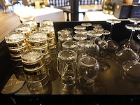 Houten barmeubel + inhoud - afbeelding 2 van  8