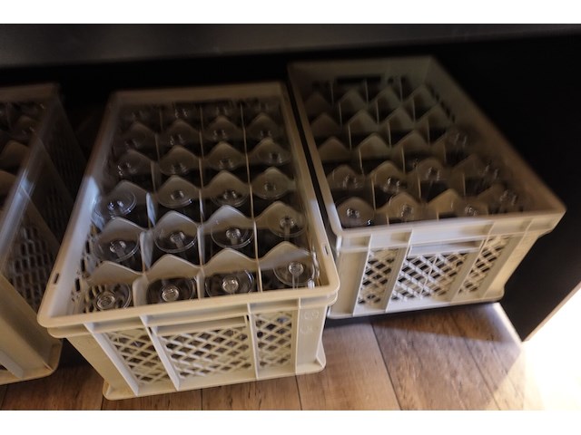 Houten barmeubel + inhoud - afbeelding 8 van  8