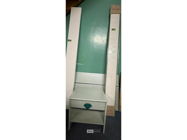 Houten bed met 2 nachtkastjes - afbeelding 1 van  3