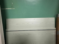 Houten bed met 2 nachtkastjes - afbeelding 3 van  3