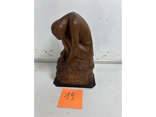 Houten beeld getekend van muylem 1933 - afbeelding 1 van  4