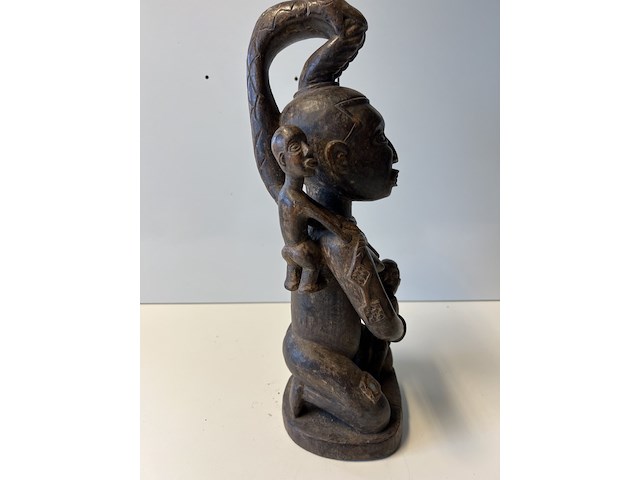 Houten beeld kinderen - afbeelding 2 van  7