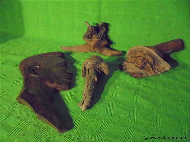 Houten beelden - afbeelding 1 van  3