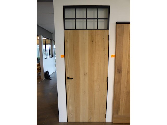 Houten binnendeur met smeedijzeren kader - afbeelding 1 van  2
