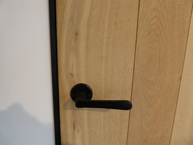 Houten binnendeur met smeedijzeren kader - afbeelding 2 van  2