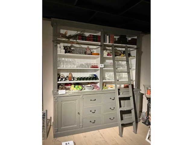 Houten boekenkast met ladder - afbeelding 1 van  3