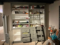 Houten boekenkast met ladder - afbeelding 2 van  3