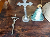 Houten boekstandaard, 6 religieuze boeken, metalen staand kruisbeeld op ronde voet, los klein crucifix, klein devotiebeeldje van maria - afbeelding 8 van  9
