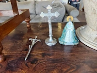 Houten boekstandaard, 6 religieuze boeken, metalen staand kruisbeeld op ronde voet, los klein crucifix, klein devotiebeeldje van maria - afbeelding 9 van  9