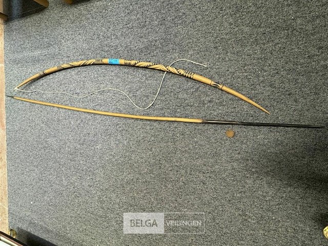 Houten boog en speer - afbeelding 1 van  4