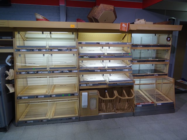 Houten broodwandmeubel - afbeelding 1 van  5