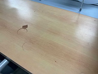 Houten bureau en diversen - afbeelding 4 van  9