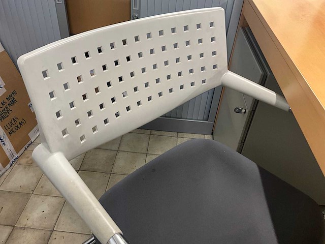 Houten bureau en diversen - afbeelding 7 van  9