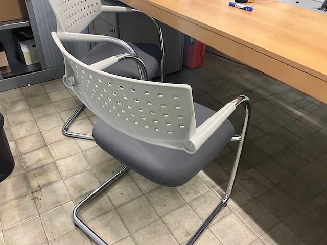 Houten bureau en diversen - afbeelding 8 van  9
