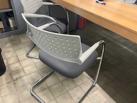Houten bureau en diversen - afbeelding 8 van  9